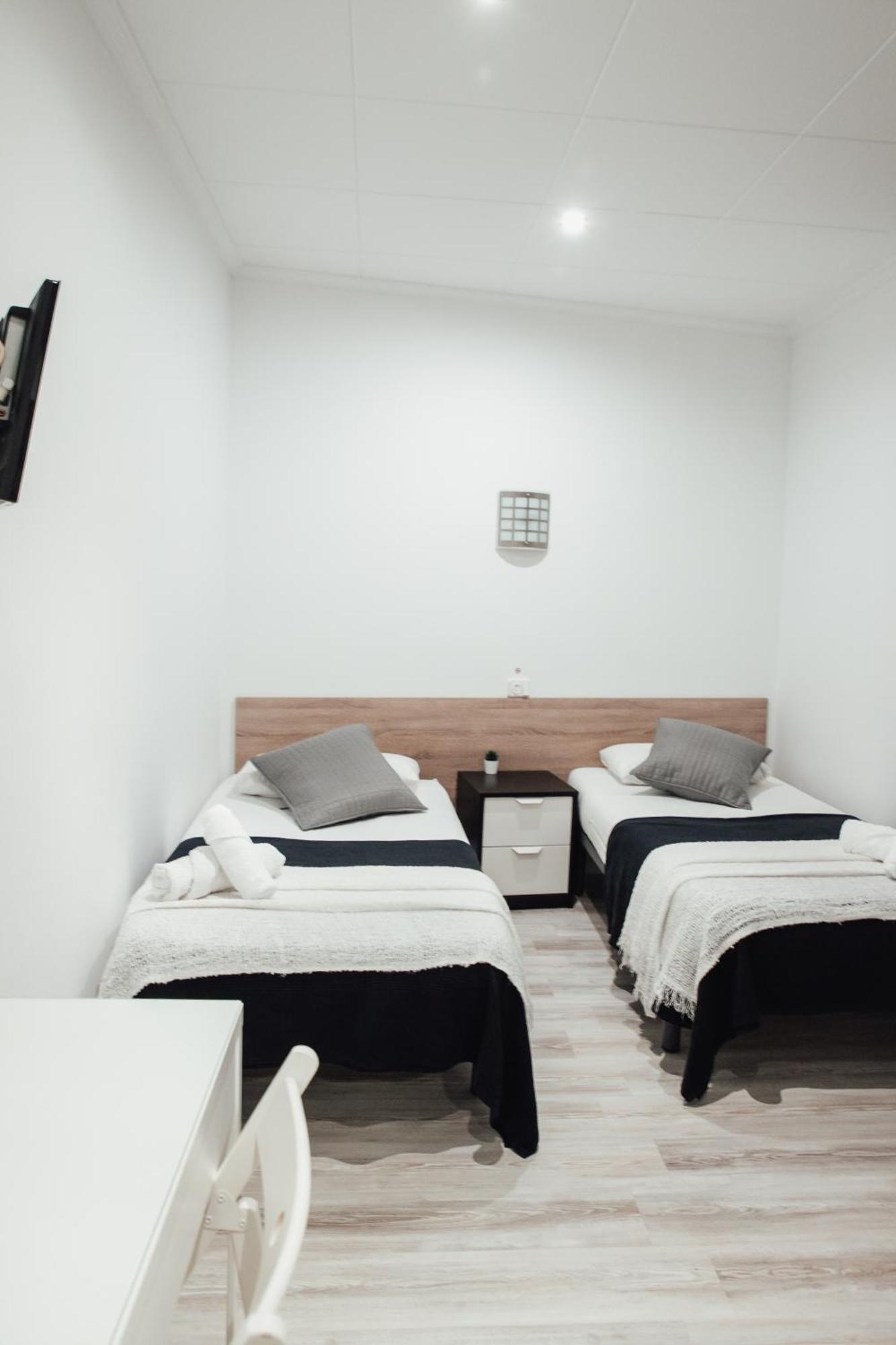 Hostal Ruta De Francia Barcelona Exterior photo